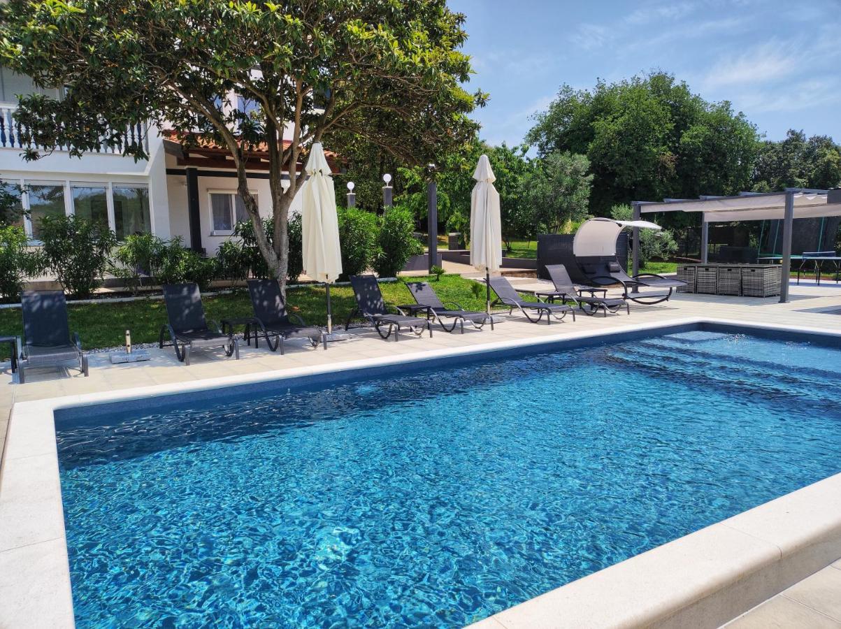 Apartment Sa Pogledom Na Pula